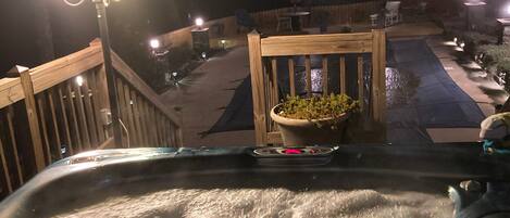 Tina de hidromasaje al aire libre