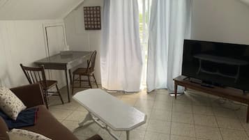 Basic Cottage | Living area