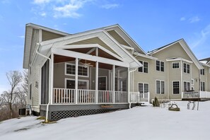 Exterior - Perfect for Winter Skiing!! (Pittsfield)