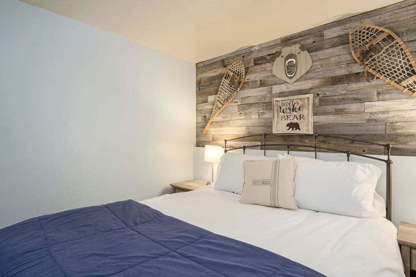 2 bedrooms, desk, travel crib, free WiFi