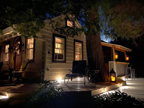 Loblolly Cottage - Enchanting Retreat set among towering pines.