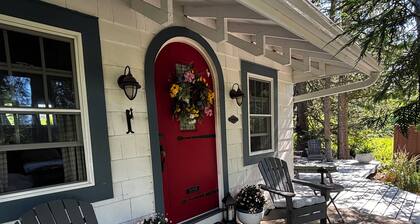 Loblolly Cottage - Enchanting Retreat set among towering pines.