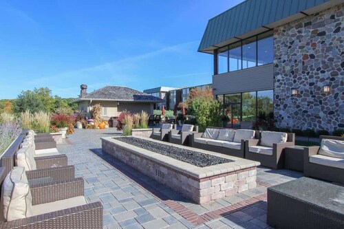 Lake Geneva Condo with Pool, Fireplace & Parking