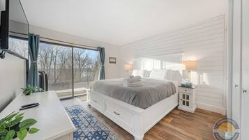 2 bedrooms, travel crib, WiFi, bed sheets