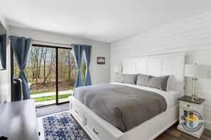 2 bedrooms, travel cot, WiFi, bed sheets