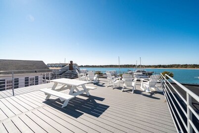 Why Knot Getaway...Rooftop with WaterView! Unit D