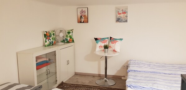 1 bedroom, iron/ironing board, WiFi