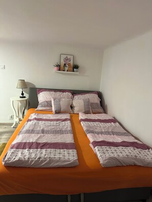 1 bedroom, desk, iron/ironing board, WiFi