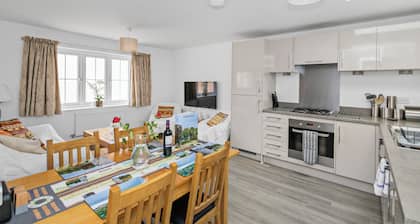 Finders Nook - Home From Home.
Stay, work, rest or play near Goodwood