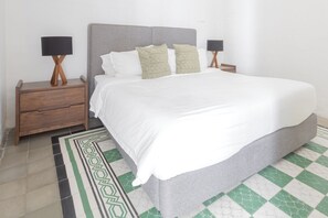 1 slaapkamer, een strijkplank/strijkijzer, gratis wifi, beddengoed