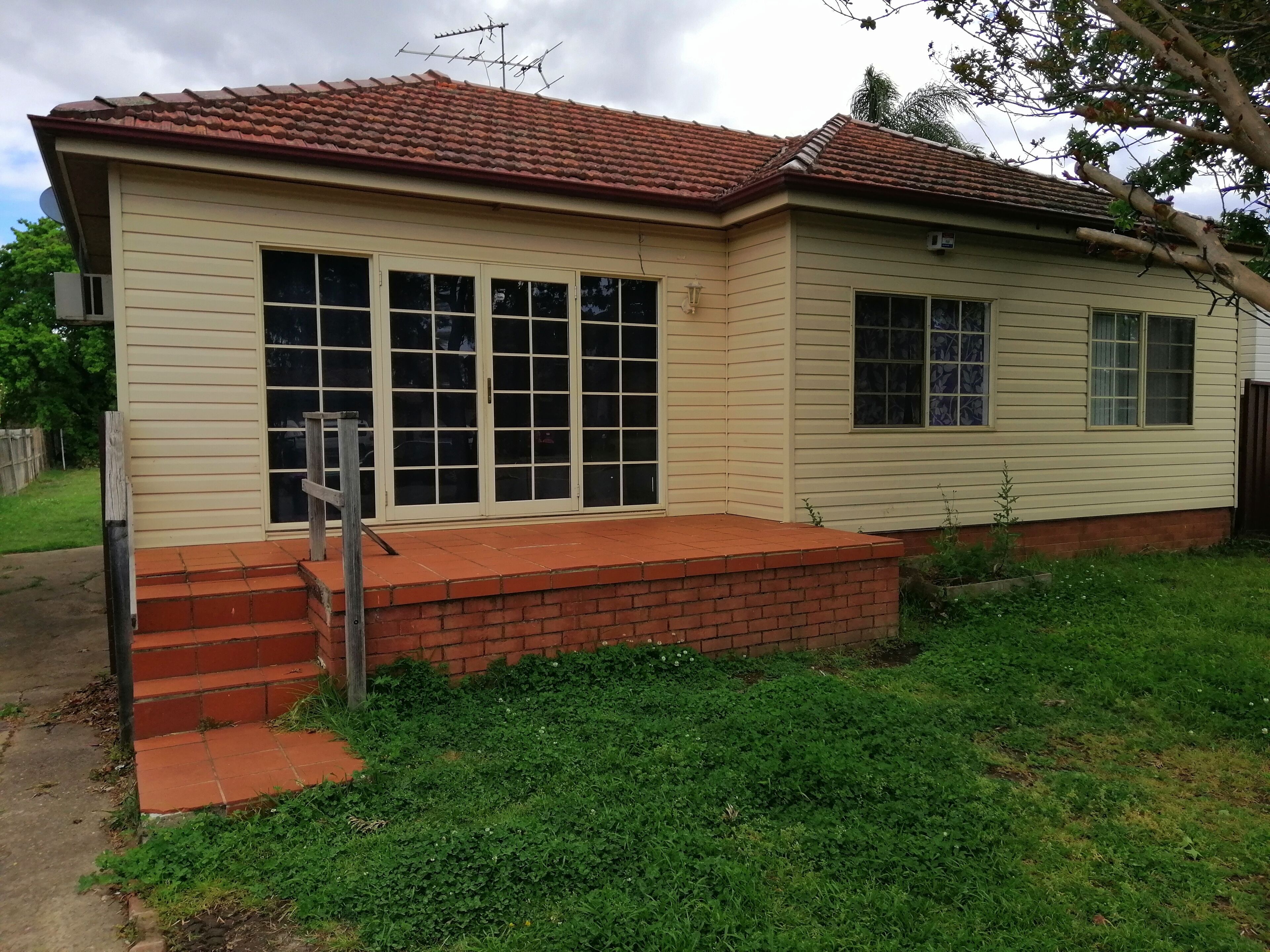 Pet friendly, serene and relaxed abode. Away from traffic, quiet, calm locality.