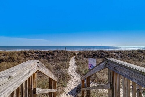 Sea Glass Cottage #3 | Renovated | Beachfront w/Dune Views | Outdoor Courtyard