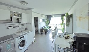 Micro-ondes, cafetière/bouilloire