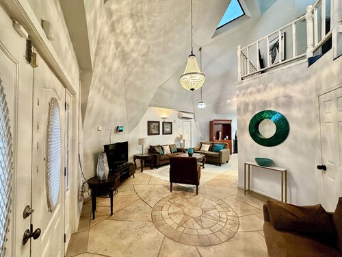 Spacious 4-Bedroom House with Cathedral Ceilings and Spa tub in Frigate Bay.