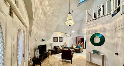 Spacious 4-Bedroom House with Cathedral Ceilings and Spa tub in Frigate Bay.