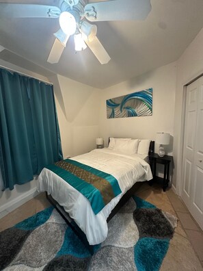 4 bedrooms, iron/ironing board, free WiFi, bed sheets - Spacious 4-Bedroom House with Cathedral Ceilings and Spa tub in Frigate Bay. (Frigate Bay)