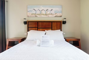 Deluxe-Doppelzimmer, 1 Queen-Bett, Nichtraucher | Schreibtisch, kostenloses WLAN, Bettwäsche