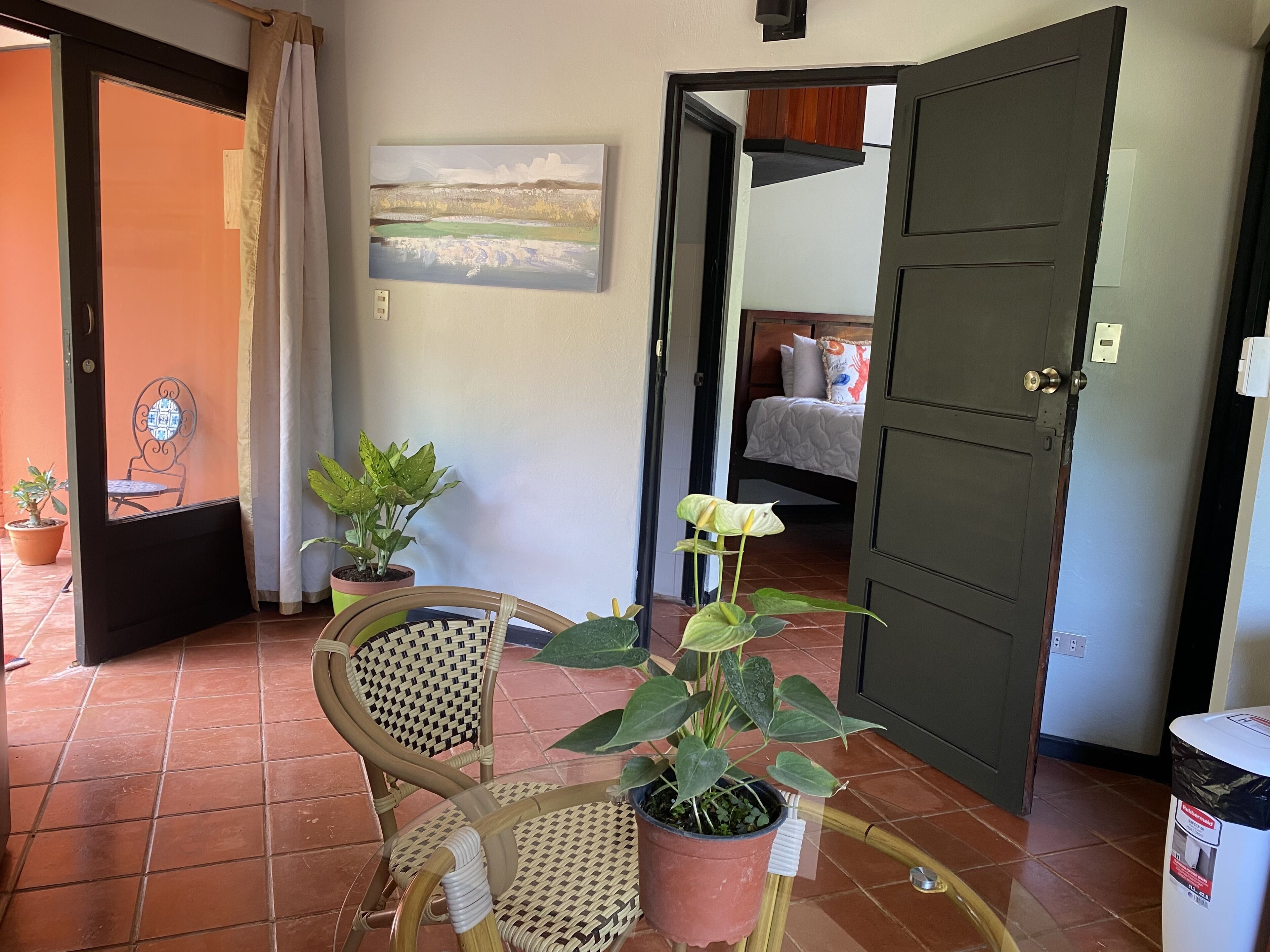 deluxe bungalow, 1 queen bed, non smoking, kitchen | in-room dining