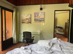 Deluxe Bungalow, 1 Queen Bed, Non Smoking, Kitchen | Desk, free WiFi, bed sheets - Bongo (Quepos)
