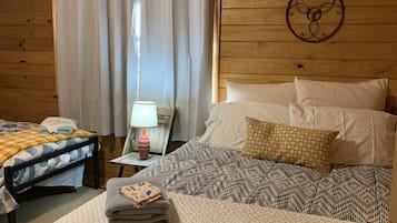 2 slaapkamers, een strijkplank/strijkijzer, beddengoed