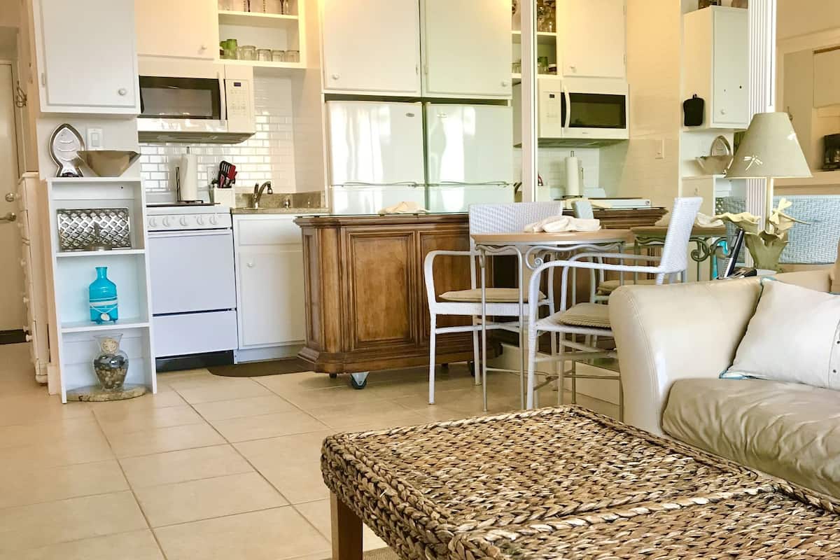 Studio, en front de mer (Ocean Breeze - Ground Floor) | Coin séjour