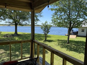 Property grounds - Cozy Lake House with Amazing Views Close to Hooks Marina (Chatham)