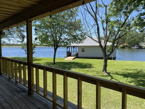 Property grounds - Cozy Lake House with Amazing Views Close to Hooks Marina (Chatham)