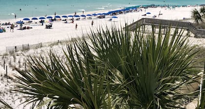 AV42-Luxury Ocean Front Paradise - 2 Bed/2Bath with Pool