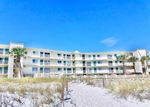Exterior - AV42-Luxury Ocean Front Paradise - 2 Bed/2Bath with Pool (Fort Walton Beach)