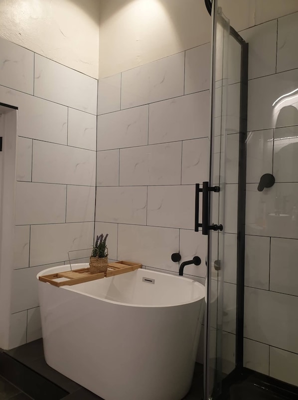 Bathtub - Magnificent Milang, Lakes, sunsets, wineries (Milang)