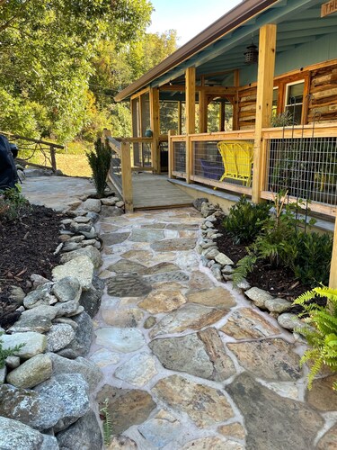 Farm Stay at Brooks Cabin, pet friendly!