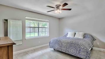 4 bedrooms, free WiFi, bed sheets