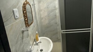 Badekar, såpe og toalettpapir