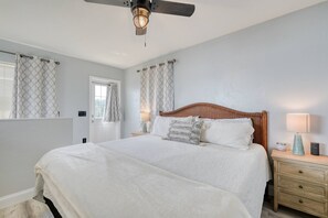 3 bedrooms, desk, iron/ironing board, free WiFi