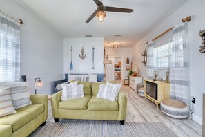 Smart TV, fireplace