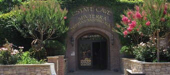 Tuscan Style Resort Condo w/ Pool - Conveniently located in Napa