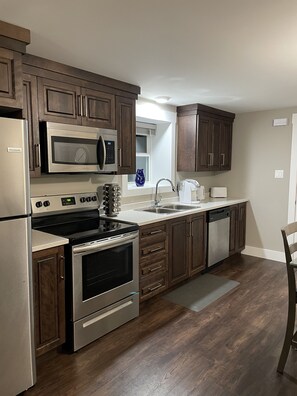 Refrigerador, microondas, horno, placa de cocina