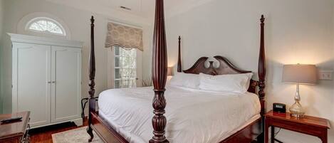1 bedroom, desk, iron/ironing board, WiFi