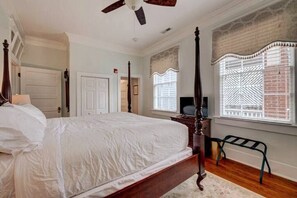 1 habitación, escritorio, tabla de planchar con plancha y wifi 