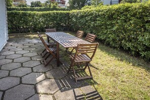 Outdoor dining - M085 - Marcelli, three-room apartment with garden at the MareVerde Residence (Marcelli)