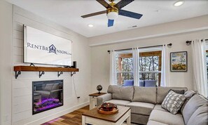 Televisie en een open haard