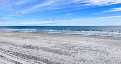 YOUR HAPPY PLACE - 2BR/2BA Ocean view condo, amenities galore. Airy & spacious!