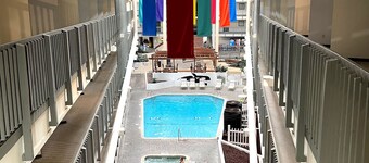 YOUR HAPPY PLACE - 2BR/2BA Ocean view condo, amenities galore. Airy & spacious!