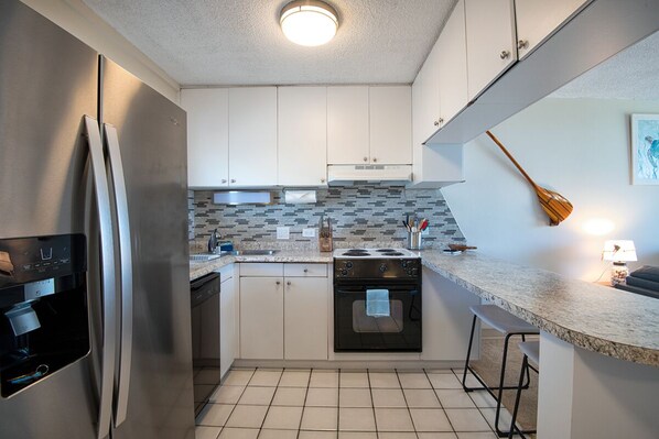 Fridge, microwave, oven, stovetop