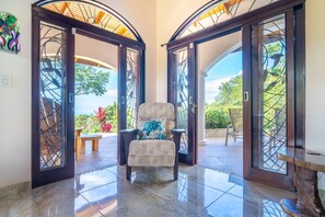 Great sitting area in the MBR with patio access. - Casa Blanca Ocean View 3 Suites (Ojochal)