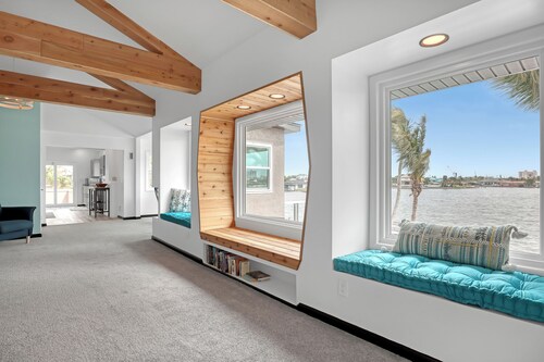 Coco Sands Riverfront Pool Home w/5 Bedrms - 3 min to the beach