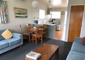 Télévision, lecteur de DVD, livres, vidéothÚque