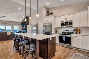 Fridge, microwave, oven, stovetop - Unique Lakeview Home with Indoor Pool in Basement! (Branson)