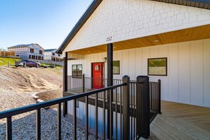 Exterior - Unique Lakeview Home with Indoor Pool in Basement! (Branson)