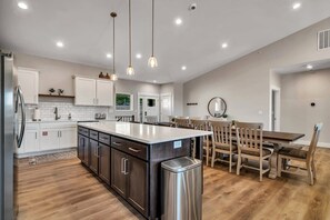 Fridge, microwave, oven, stovetop - Unique Lakeview Home with Indoor Pool in Basement! (Branson)